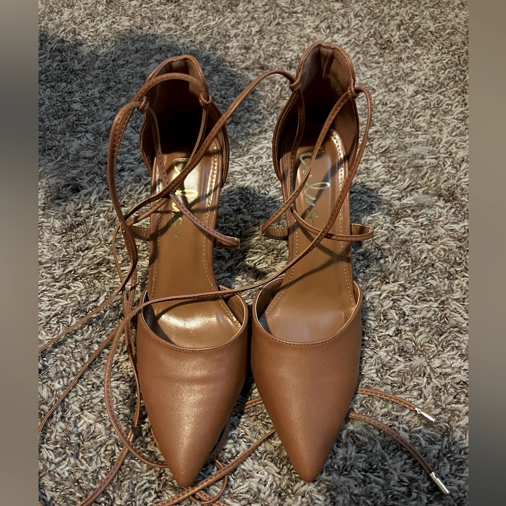 NWOB Lulu’s Lace Up Heels - Picture 3 of 6